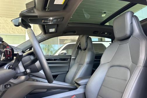 Provence 2024 Porsche Macan Macan Electric 4