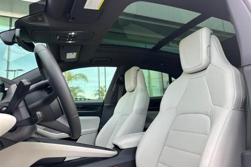 2026 Porsche Macan 4