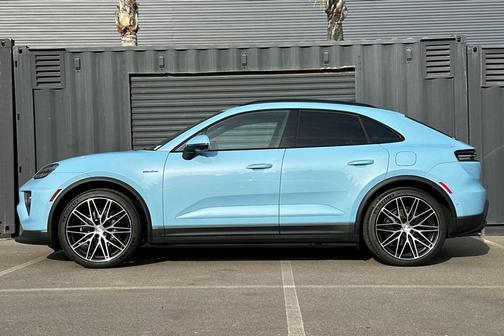 2026 Porsche Macan 4