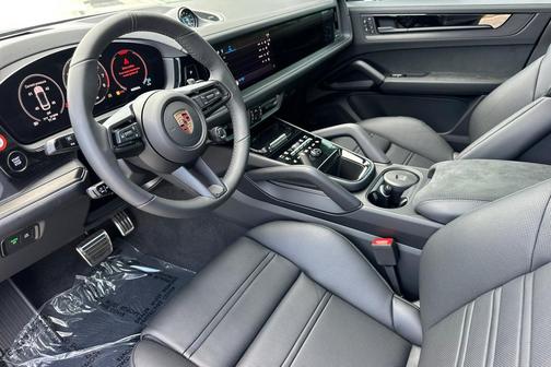 2026 Porsche Cayenne GTS
