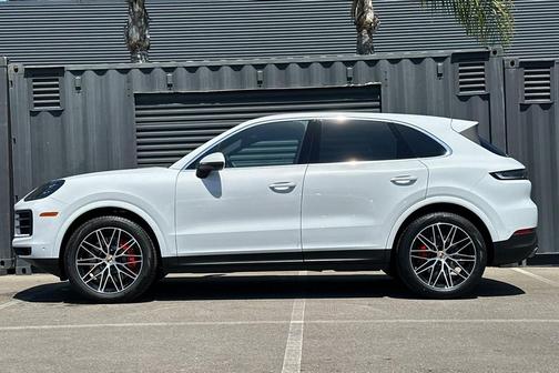 Carrara White Metallic 2026 Porsche Cayenne S