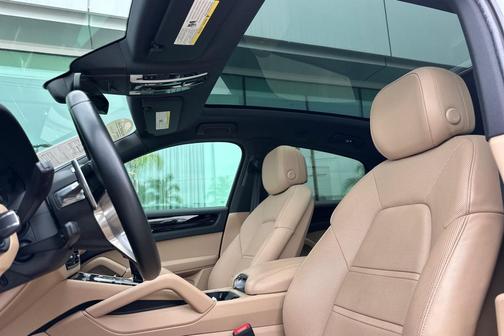 2022 Porsche Cayenne Platinum Edition