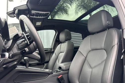 2025 Porsche Macan T