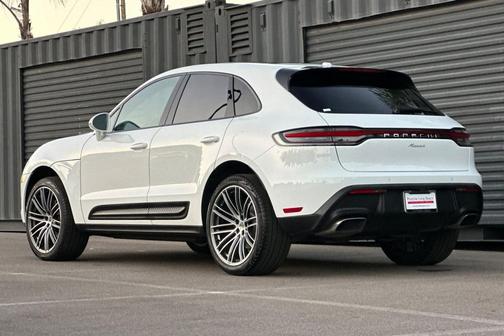 2025 Porsche Macan T