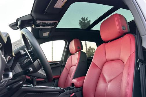 2025 Porsche Macan T