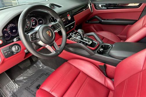 2023 Porsche Cayenne Platinum Edition