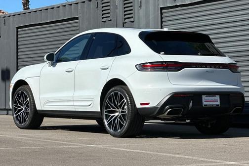 2026 Porsche Macan Base