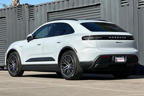 2025 Porsche Macan 4