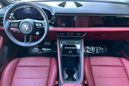 2025 Porsche Macan 4