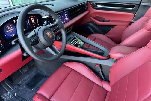 2025 Porsche Macan 4