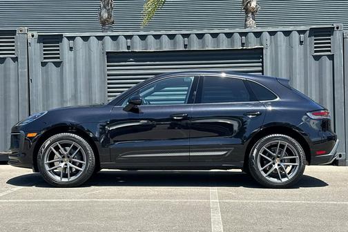 Jet Black Metallic 2023 Porsche Macan Macan