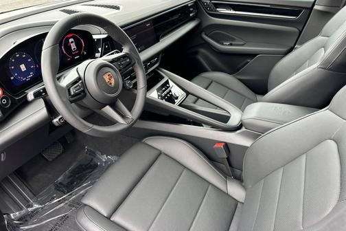 2025 Porsche Macan 4