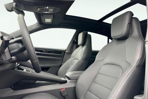 2025 Porsche Macan 4