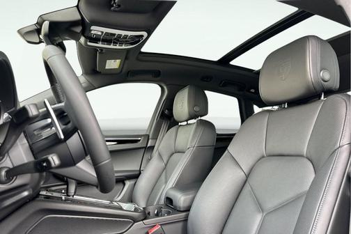 2025 Porsche Macan S