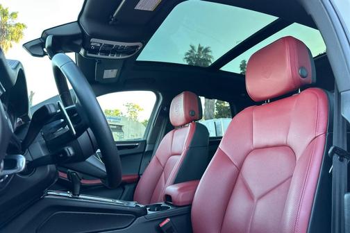 2025 Porsche Macan T