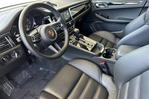 Jet Black Metallic 2023 Porsche Macan Macan