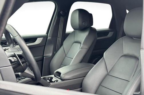 2024 Porsche Cayenne Base (Tiptronic)