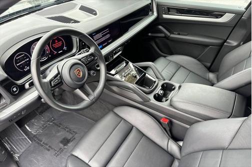 2024 Porsche Cayenne Base (Tiptronic)
