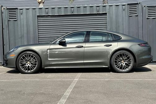 2023 Porsche Panamera Platinum Edition