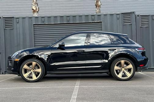 2022 Porsche Macan Base (PDK)