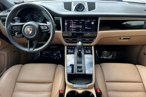 2022 Porsche Macan Base (PDK)