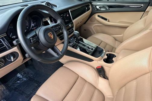 2022 Porsche Macan Base (PDK)