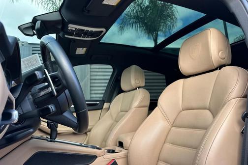 2022 Porsche Macan Base (PDK)