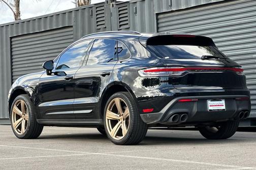 2022 Porsche Macan Base (PDK)