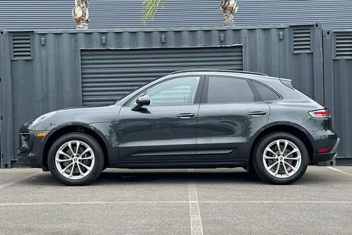 Volcano Grey Metallic 2023 Porsche Macan Macan