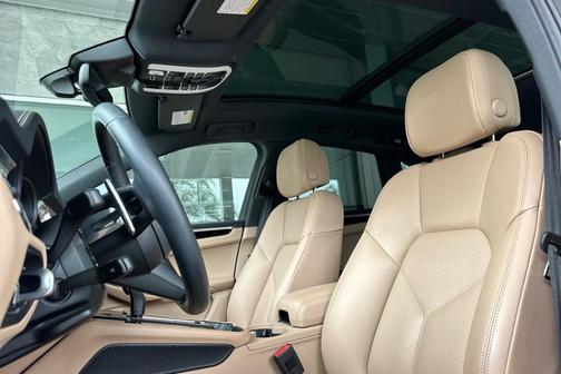 Volcano Grey Metallic 2023 Porsche Macan Macan