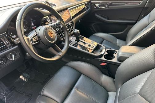 2022 Porsche Macan Base (PDK)