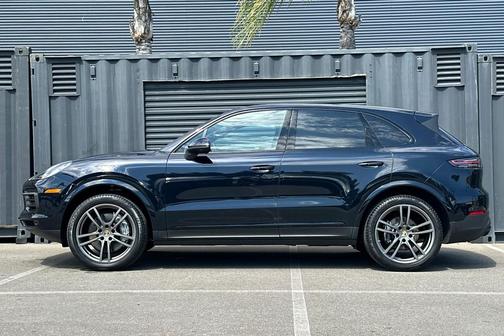 Moonlight Blue Metallic 2023 Porsche Cayenne Cayenne