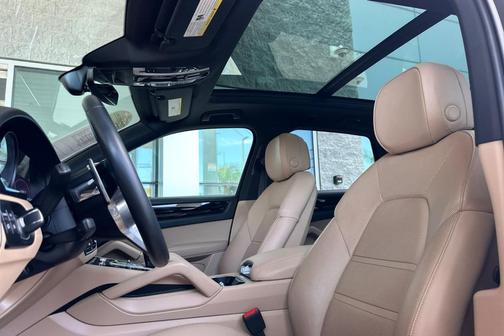 Moonlight Blue Metallic 2023 Porsche Cayenne Cayenne