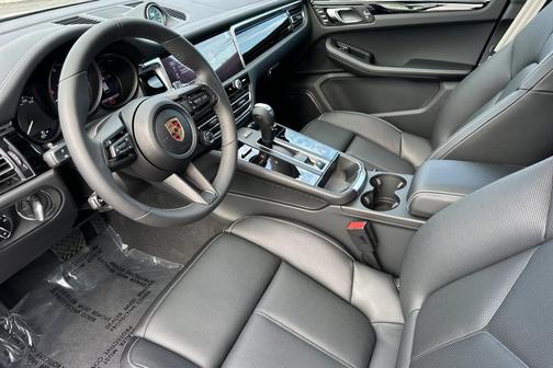 2025 Porsche Macan T