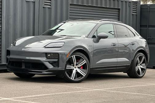 2025 Porsche Macan Turbo