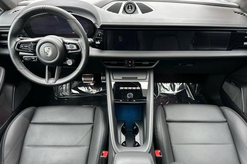 2025 Porsche Macan Turbo