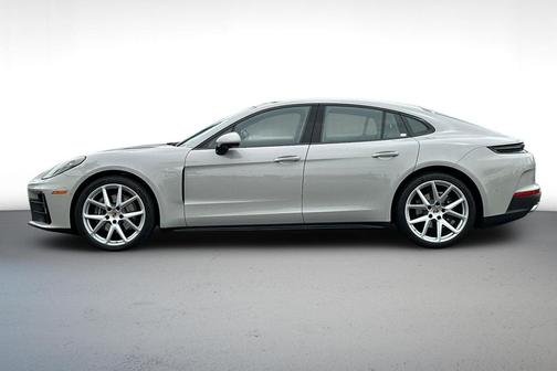 2025 Porsche Panamera 4