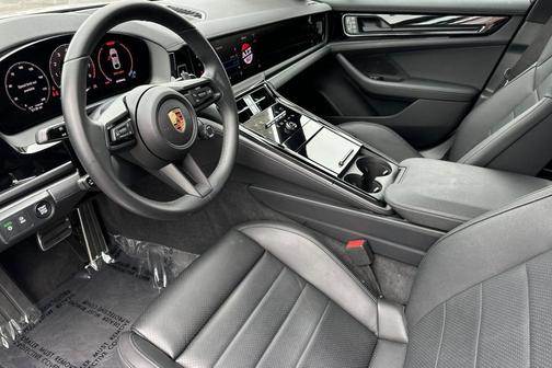 2025 Porsche Panamera 4