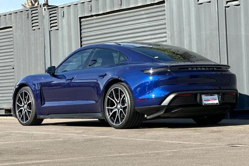 2022 Porsche Taycan 
