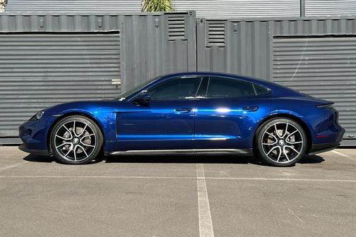 2022 Porsche Taycan 