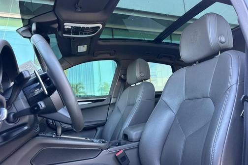 2023 Porsche Macan T