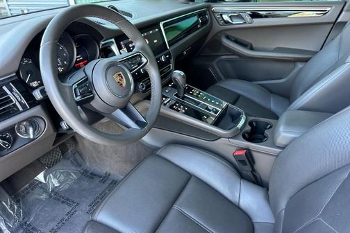 2023 Porsche Macan T