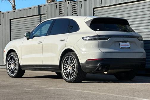 2023 Porsche Cayenne Platinum Edition