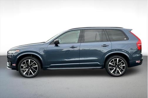 2023 Volvo XC90 Recharge Plug-In Hybrid T8 Plus Dark Theme 7-Seater
