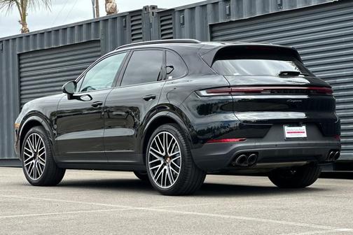Chromite Black Metallic 2026 Porsche Cayenne Cayenne