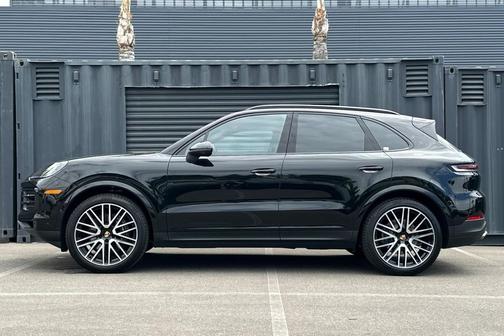 Chromite Black Metallic 2026 Porsche Cayenne Cayenne