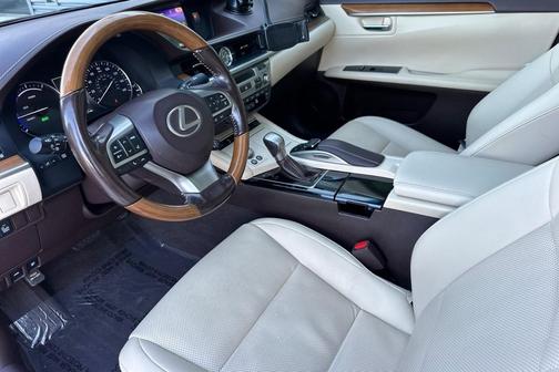 2017 Lexus ES 300h Base