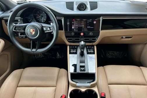 Carrara White Metallic 2026 Porsche Macan Macan