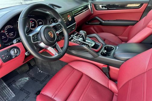 2022 Porsche Cayenne Platinum Edition