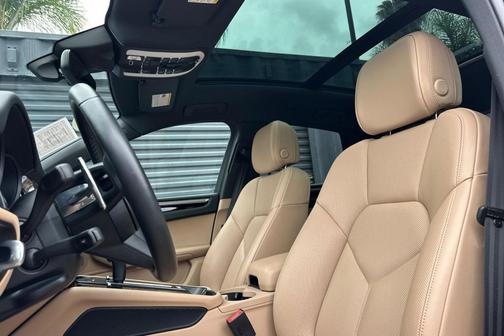 2024 Porsche Macan T